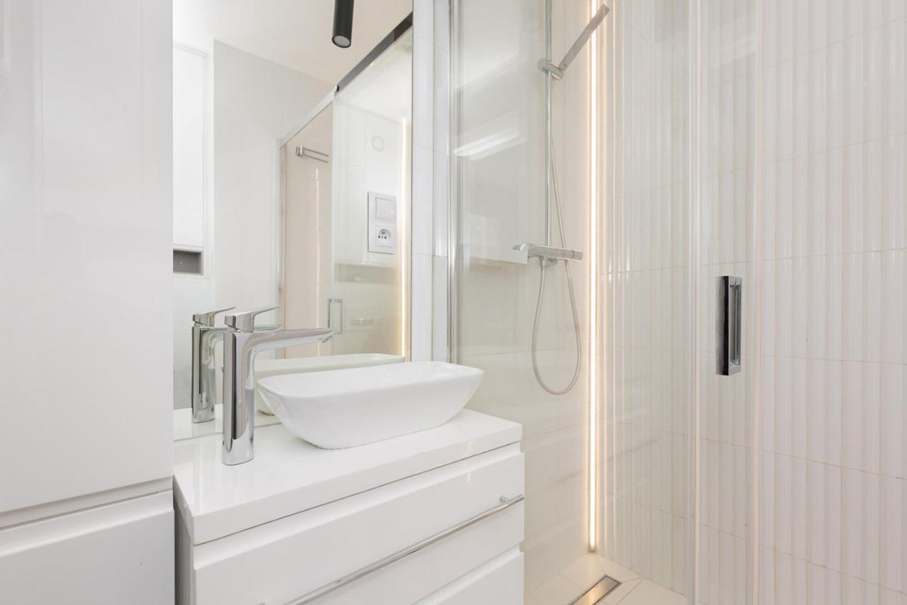 ורשה Apartament Bielany 3 Min From Metro With 5-Meals Per Day Diet Catering, Air Conditioning And Free Parking מראה חיצוני תמונה